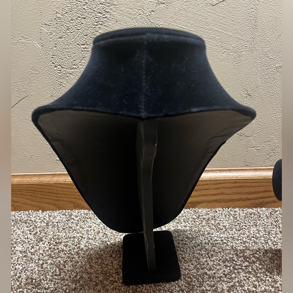 Jewelry Mannequin and Bracelet Holder - Picture 4 of 5